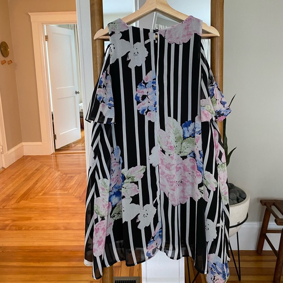 COPY - Floral Cold Shoulder Dress - Picture 4 of 8